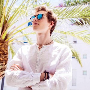Фото Lost Frequencies